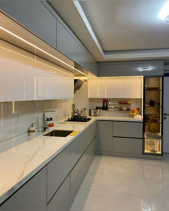 کابینت آشپزخانه هایگلاس براق و مدرن متری ۲۹ میلیون