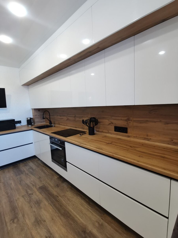 کابینت آشپزخانه هایگلاس براق و مدرن متری ۲۹ میلیون
